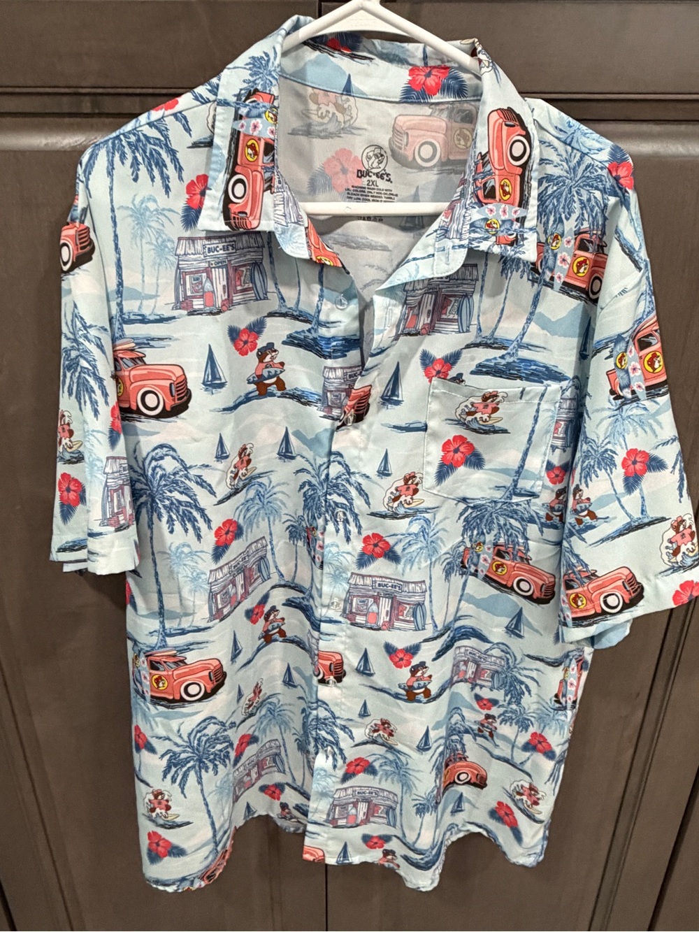 Buc-ee's Men's Surf and Camp Short Sleeve Hawaiian Button-Down Shirt (Size 2XL)